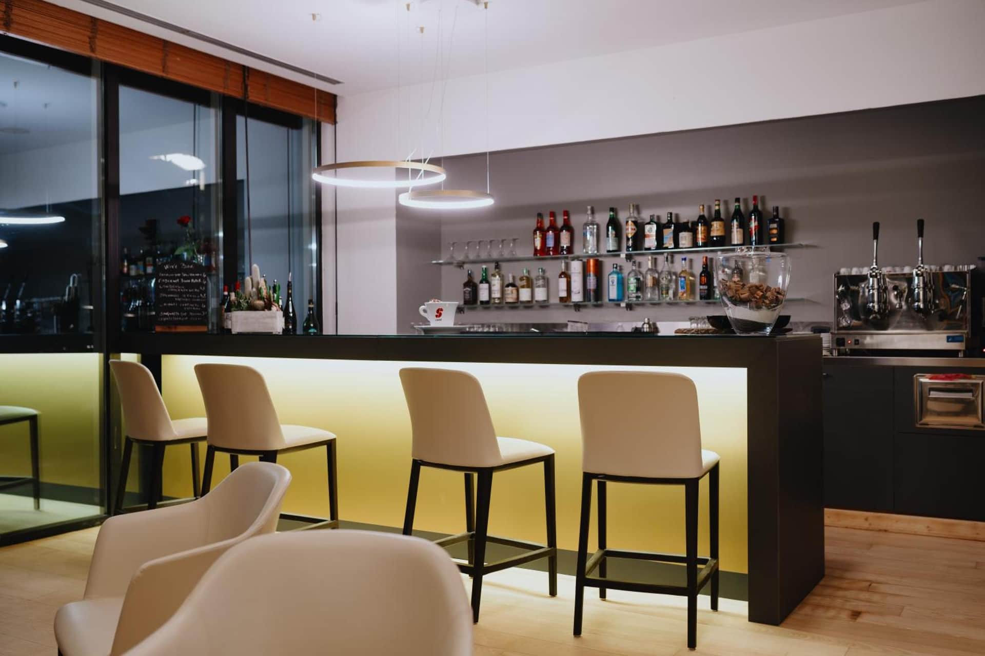 New Ipoint Hotel