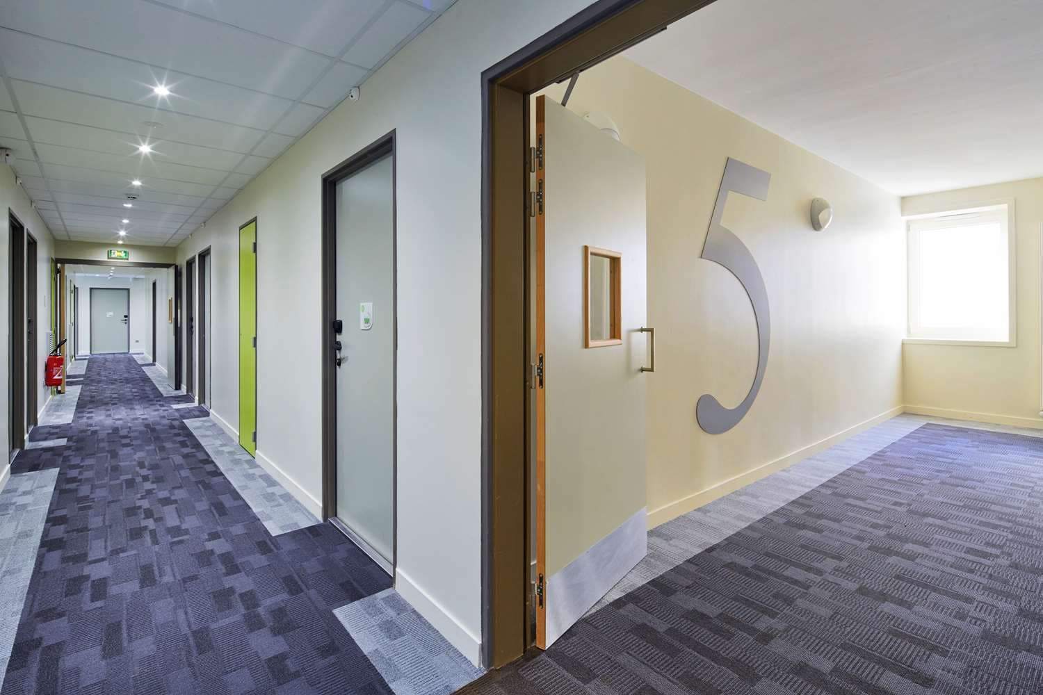 Campanile Paris - Saclay