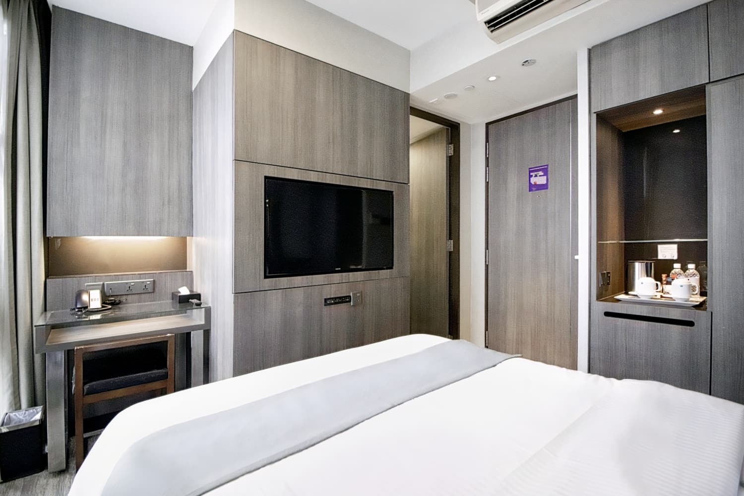 Hotel NuVe Stellar (formerly Aqueen Kitchener)