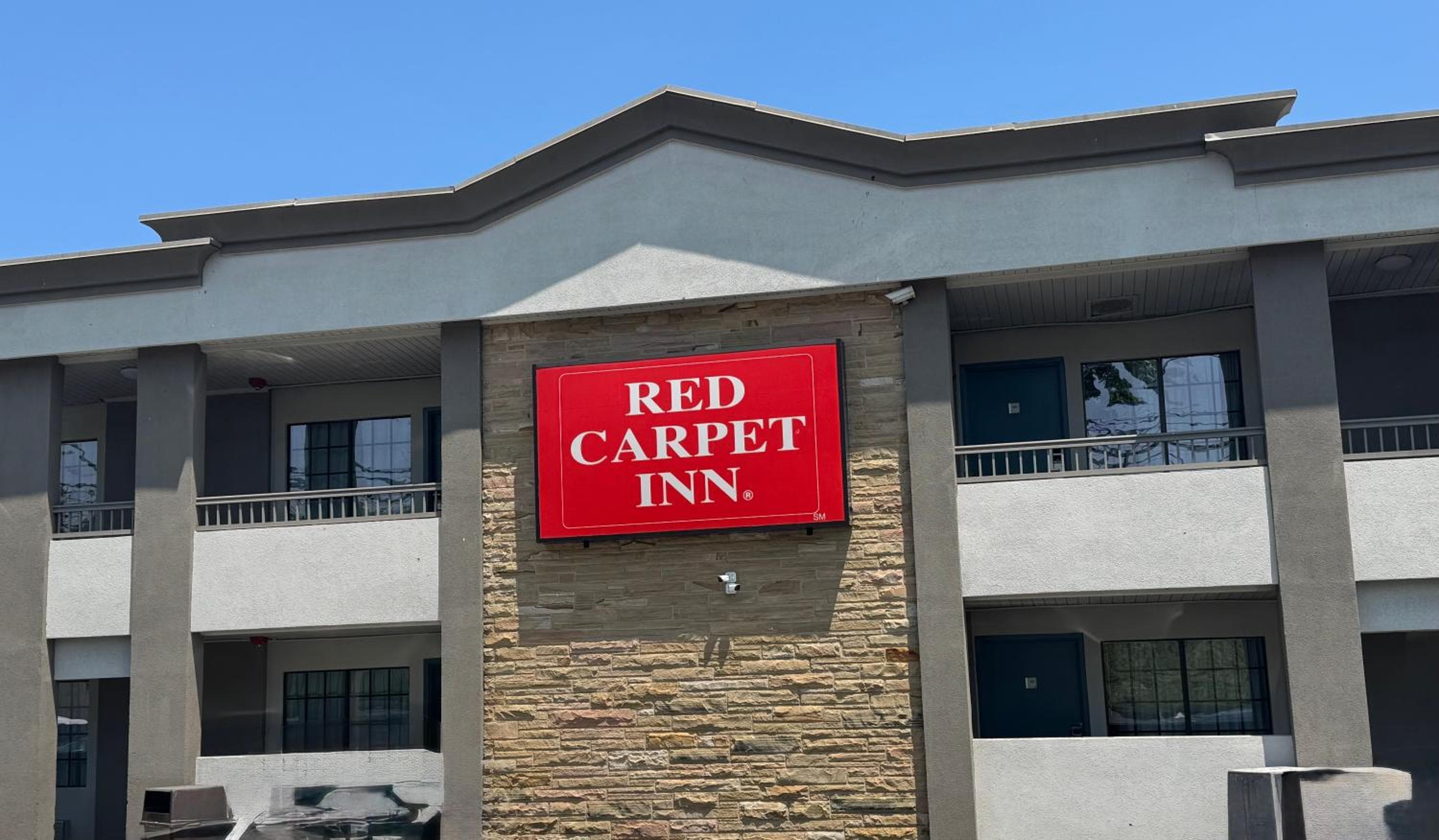 Red Carpet Inn - Stamford