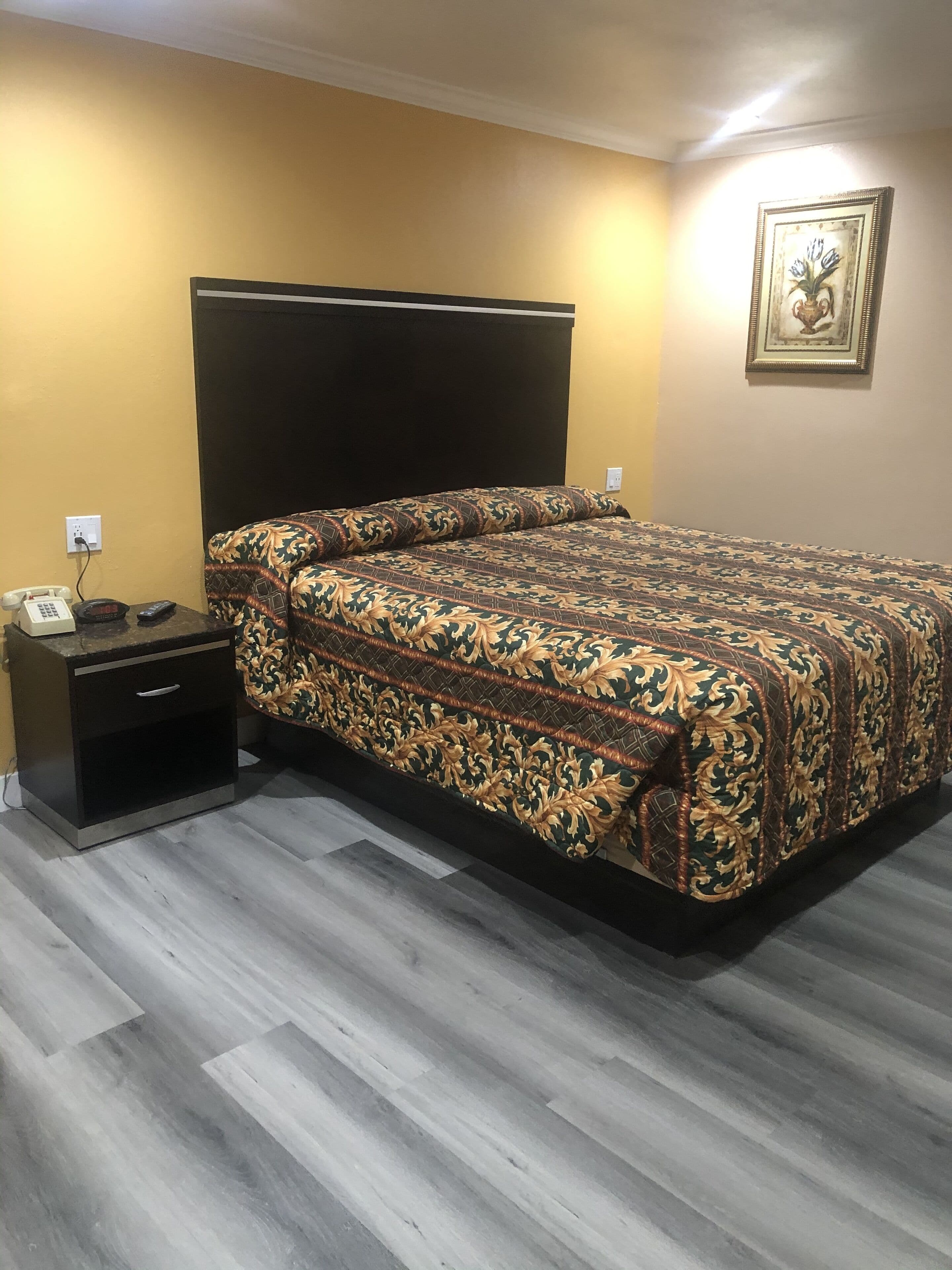 Economy Inn - Ontario