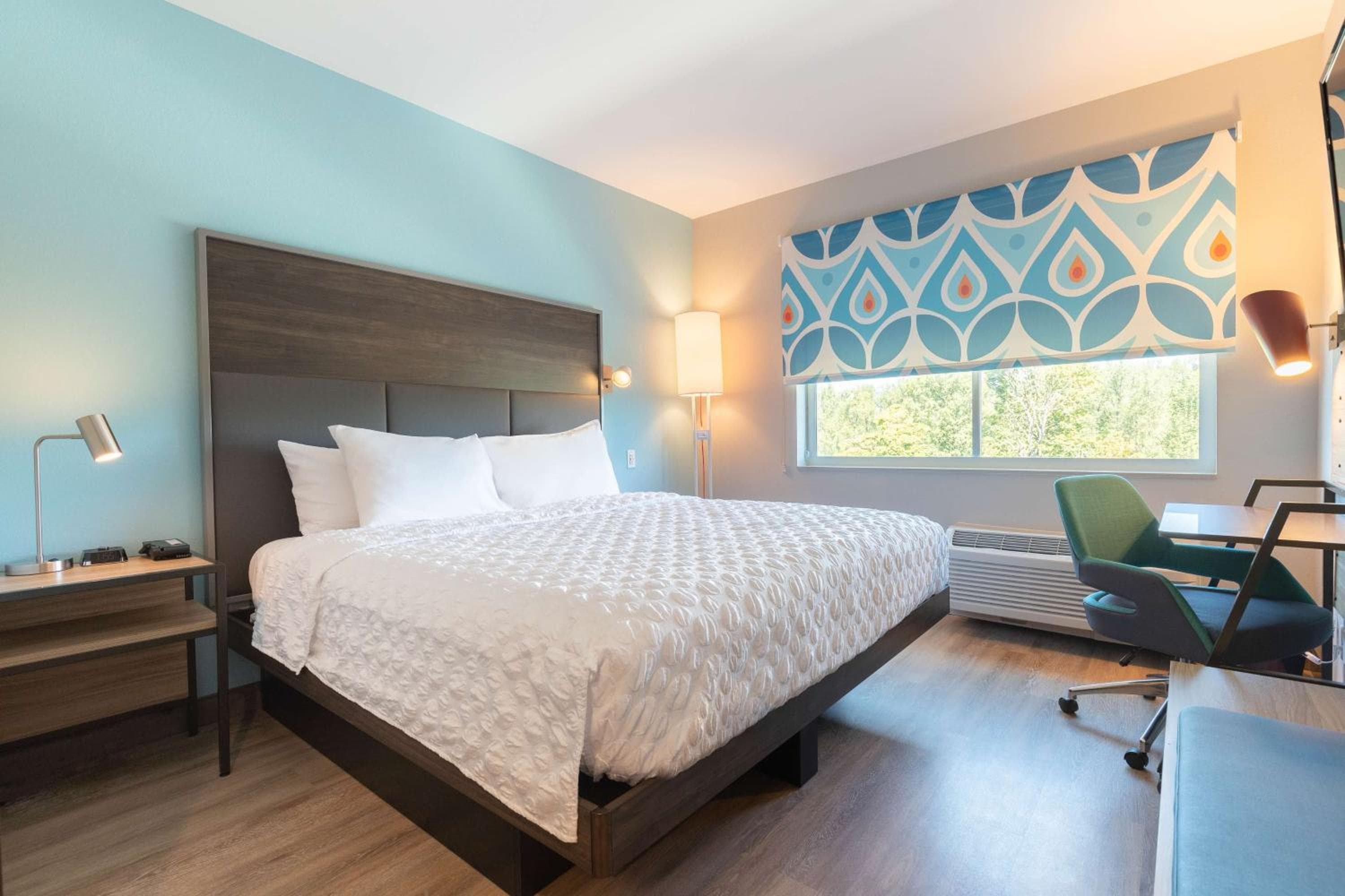 Tru by Hilton Eugene