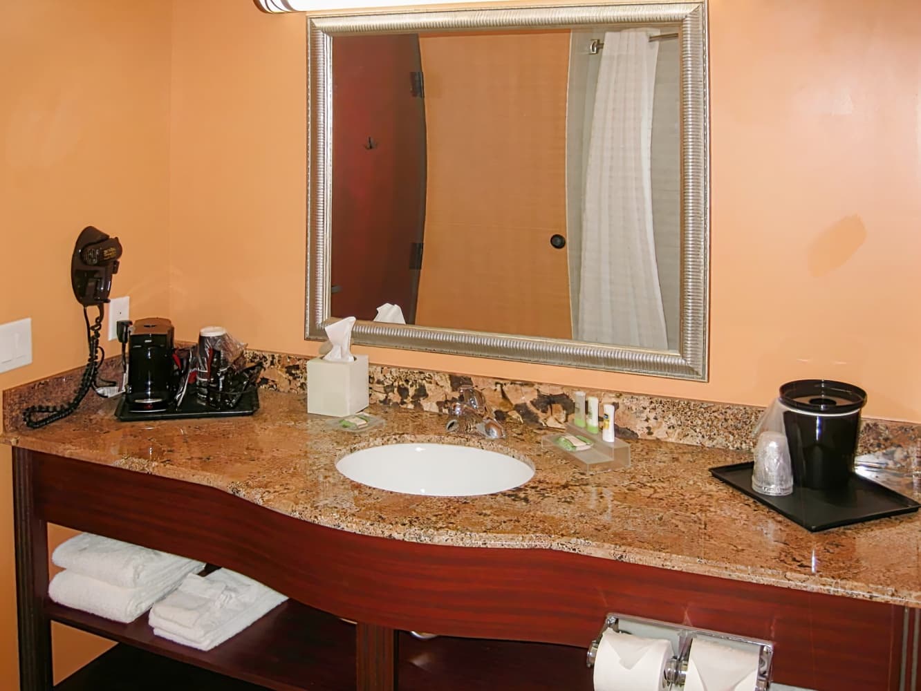 Country Inn & Suites by Radisson, Dearborn