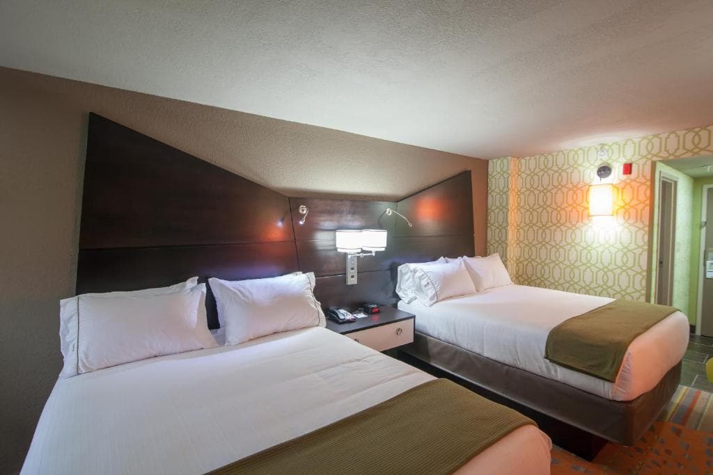 Holiday Inn Express Galleria Ballpark