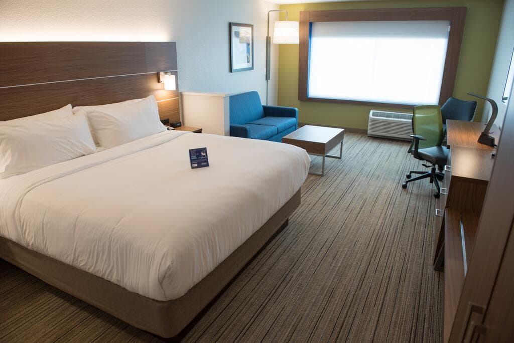Holiday Inn Express & Suites - Merrillville