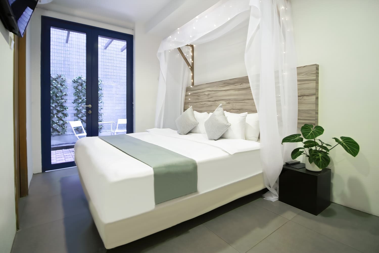 Victoria Hotel, a NuVe Group Collection