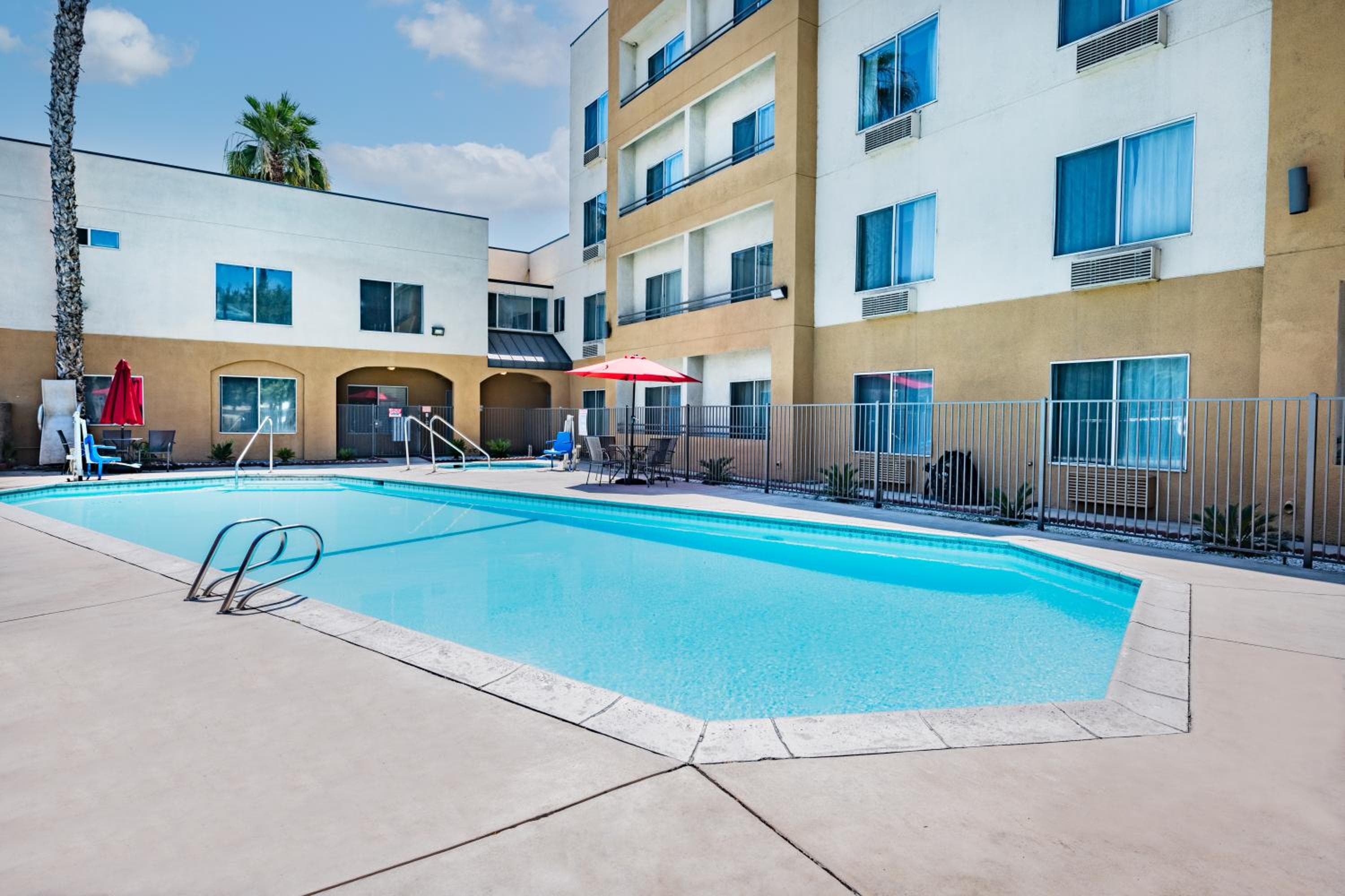 Ramada by Wyndham Bakersfield North