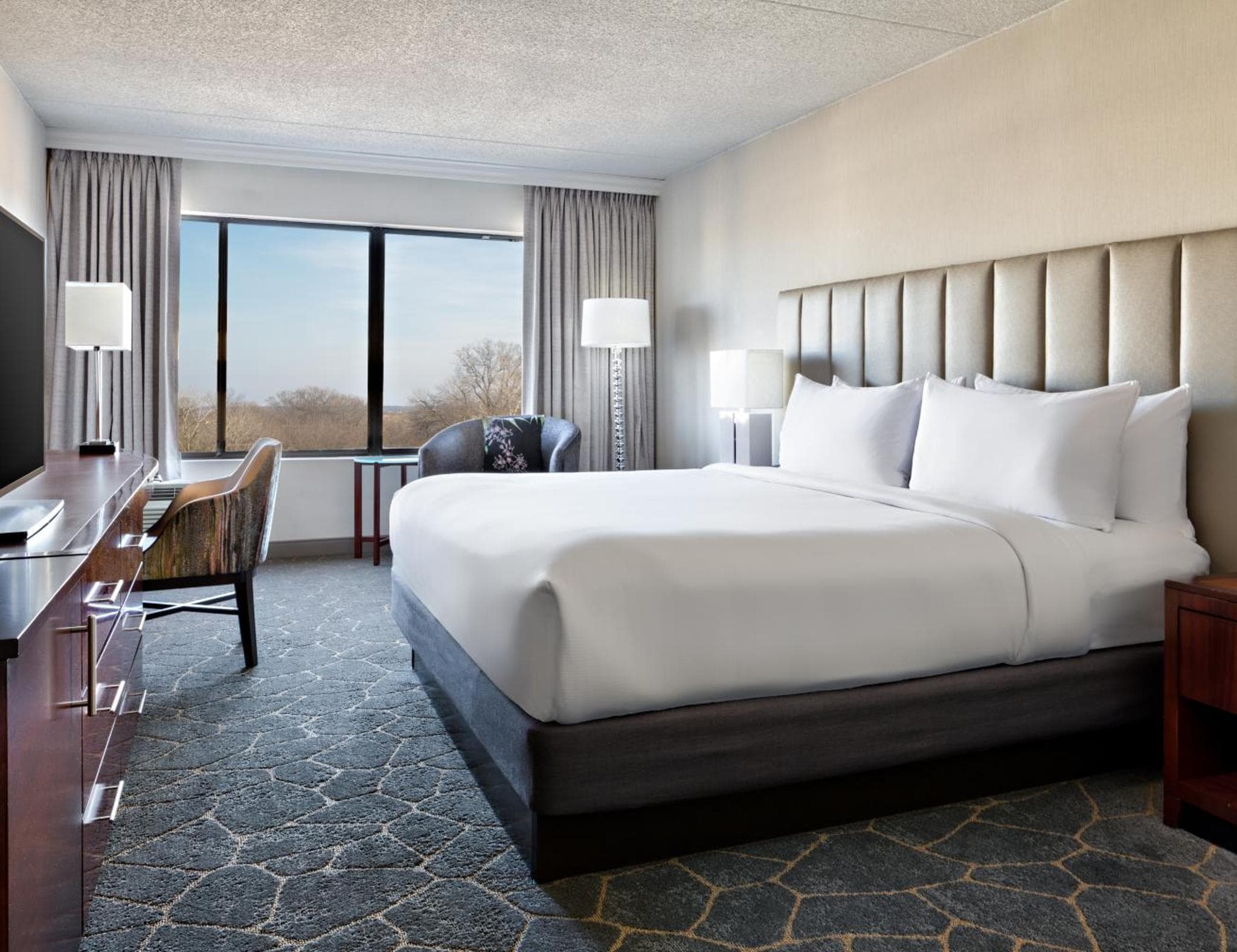 DoubleTree by Hilton Fairfield Hotel & Suites