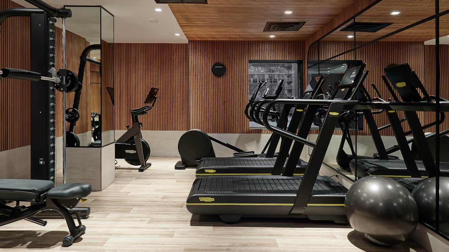 Vogue Hotel Montreal Downtown, Curio Collection by Hilton
