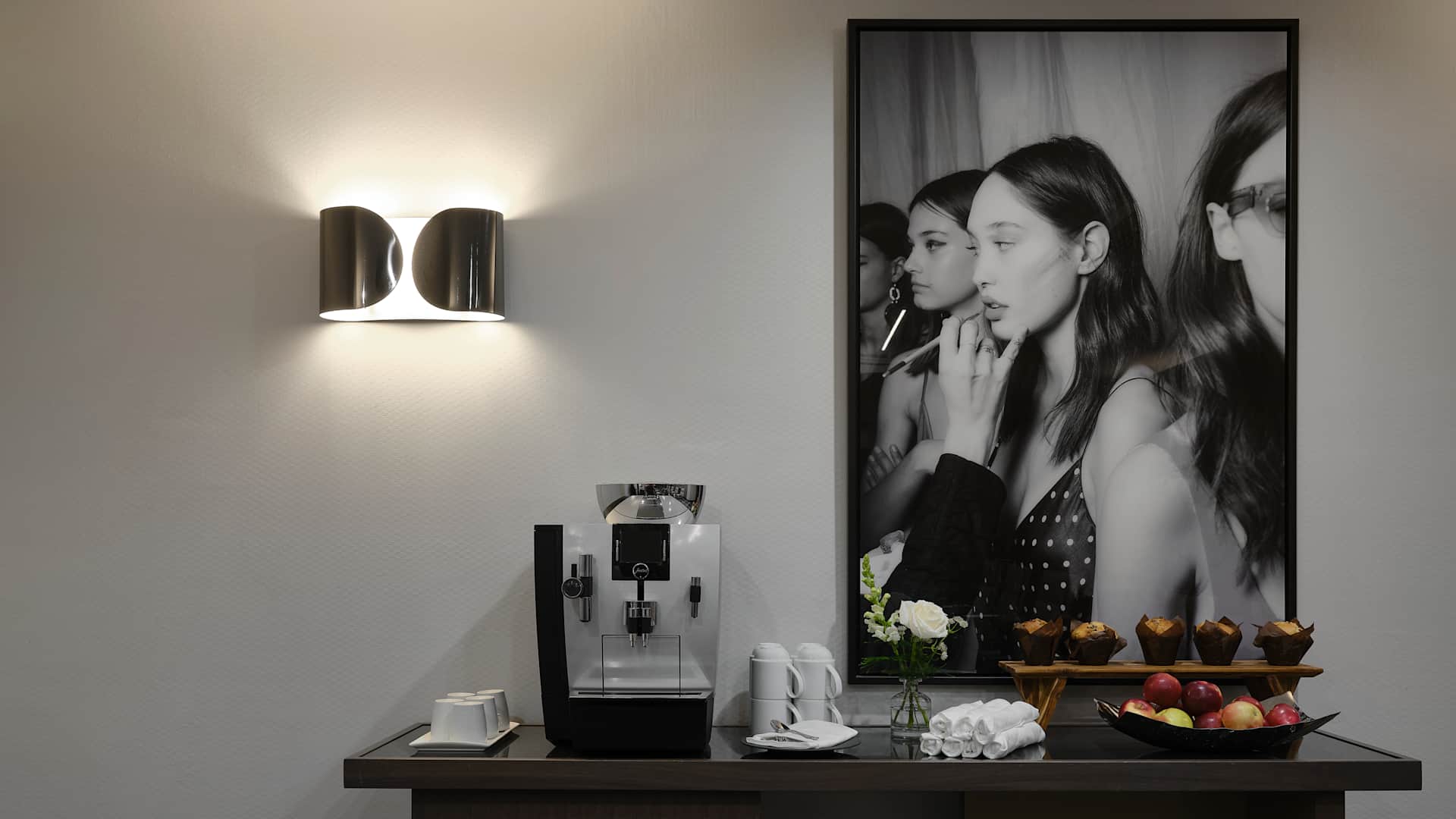 Vogue Hotel Montreal Downtown, Curio Collection by Hilton