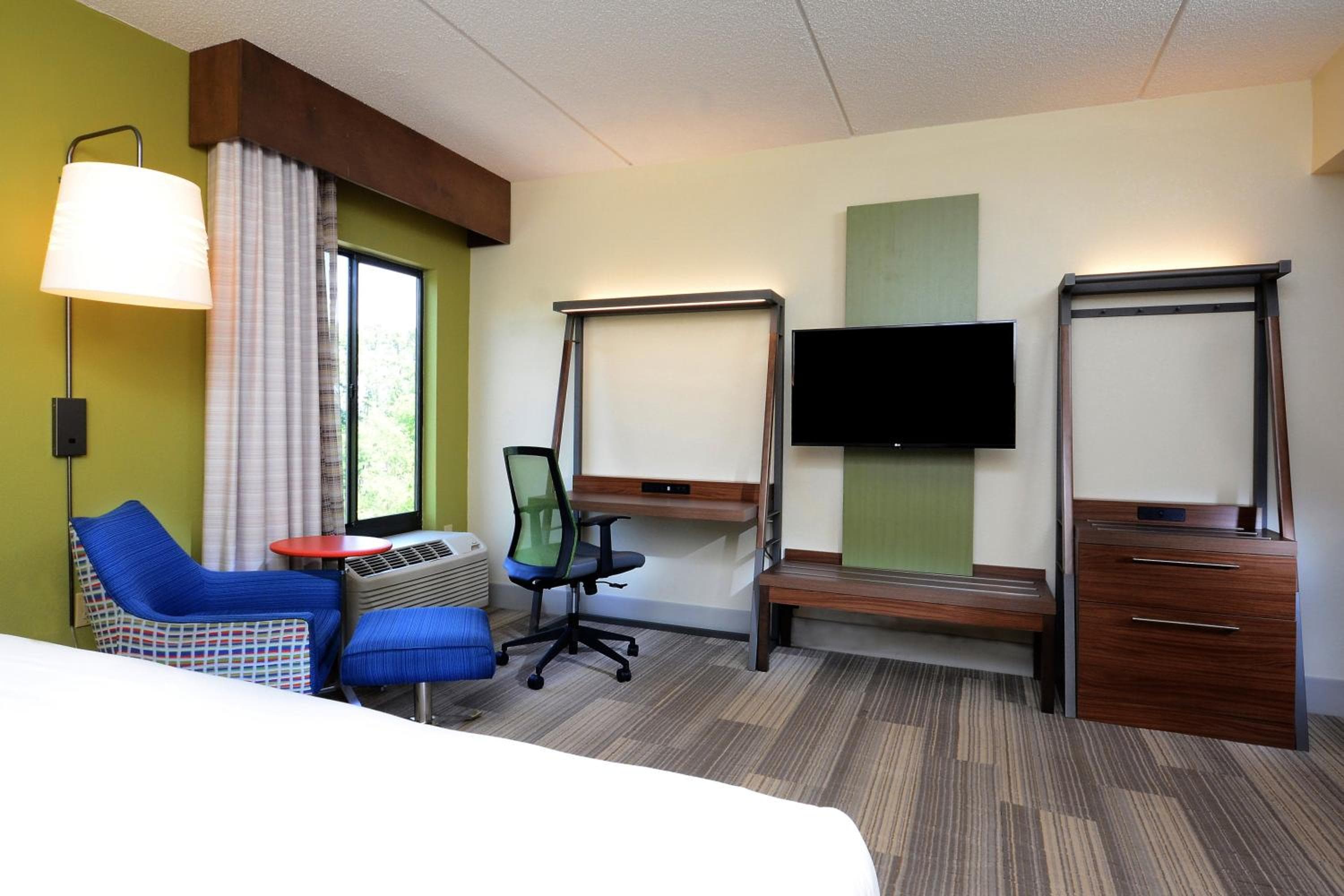 Holiday Inn Express & Suites Raleigh Durham Airport at RTP, an IHG Hotel