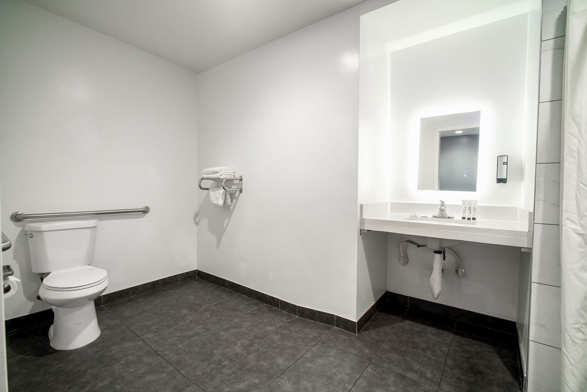 ERTH INN by AGA Bell Gardens