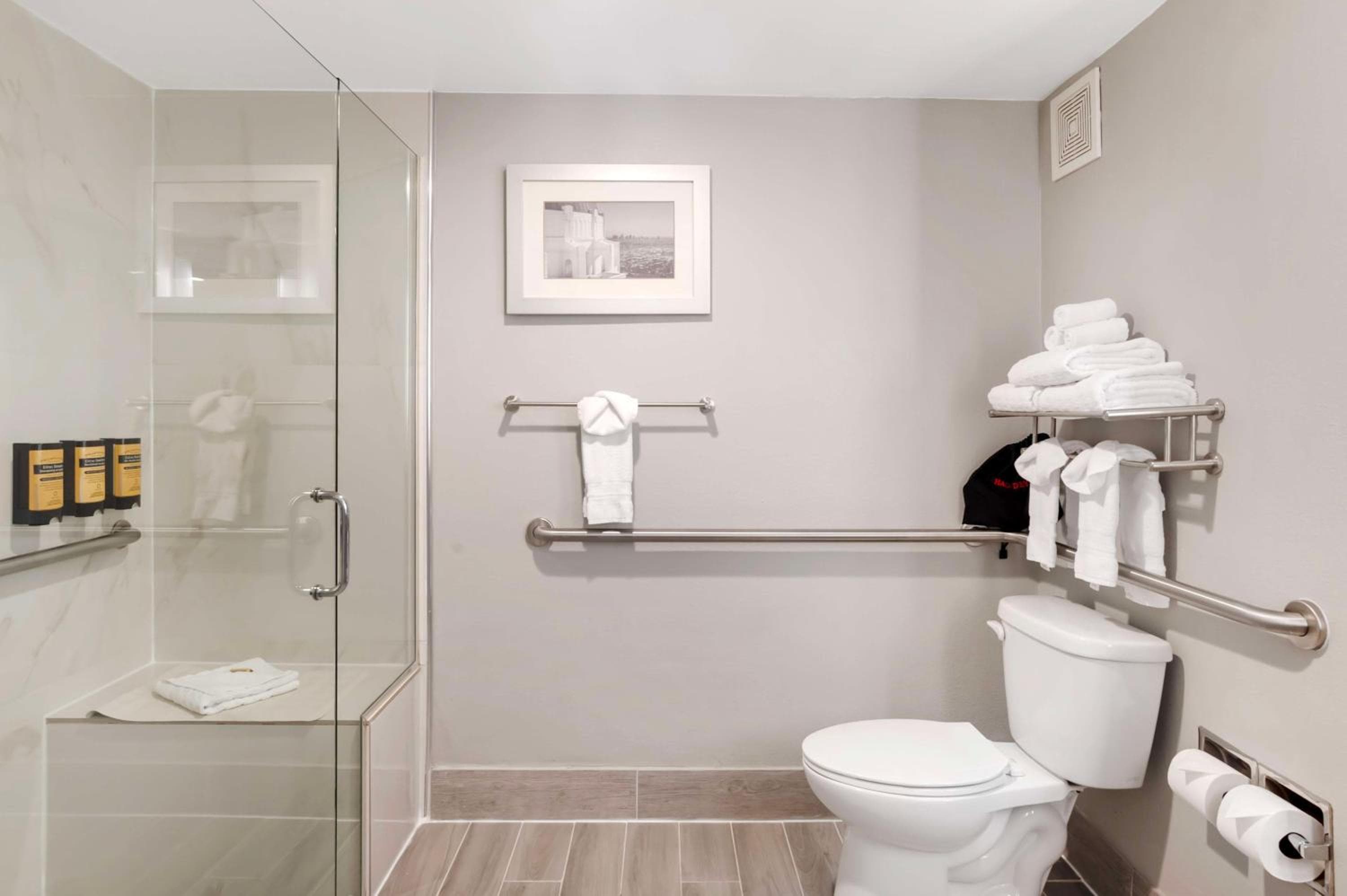 Best Western Plus Commerce Hotel