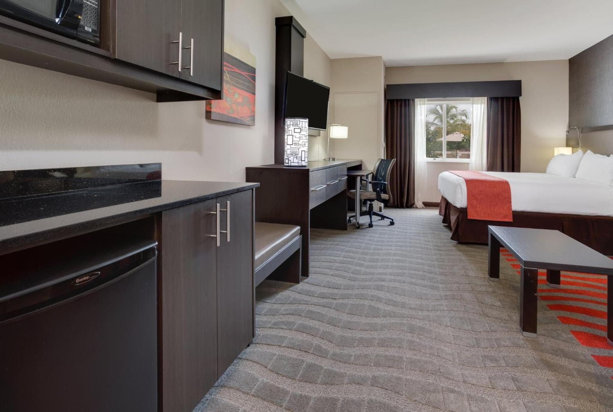Holiday Inn Express & Suites - Naples Downtown - 5th Avenue