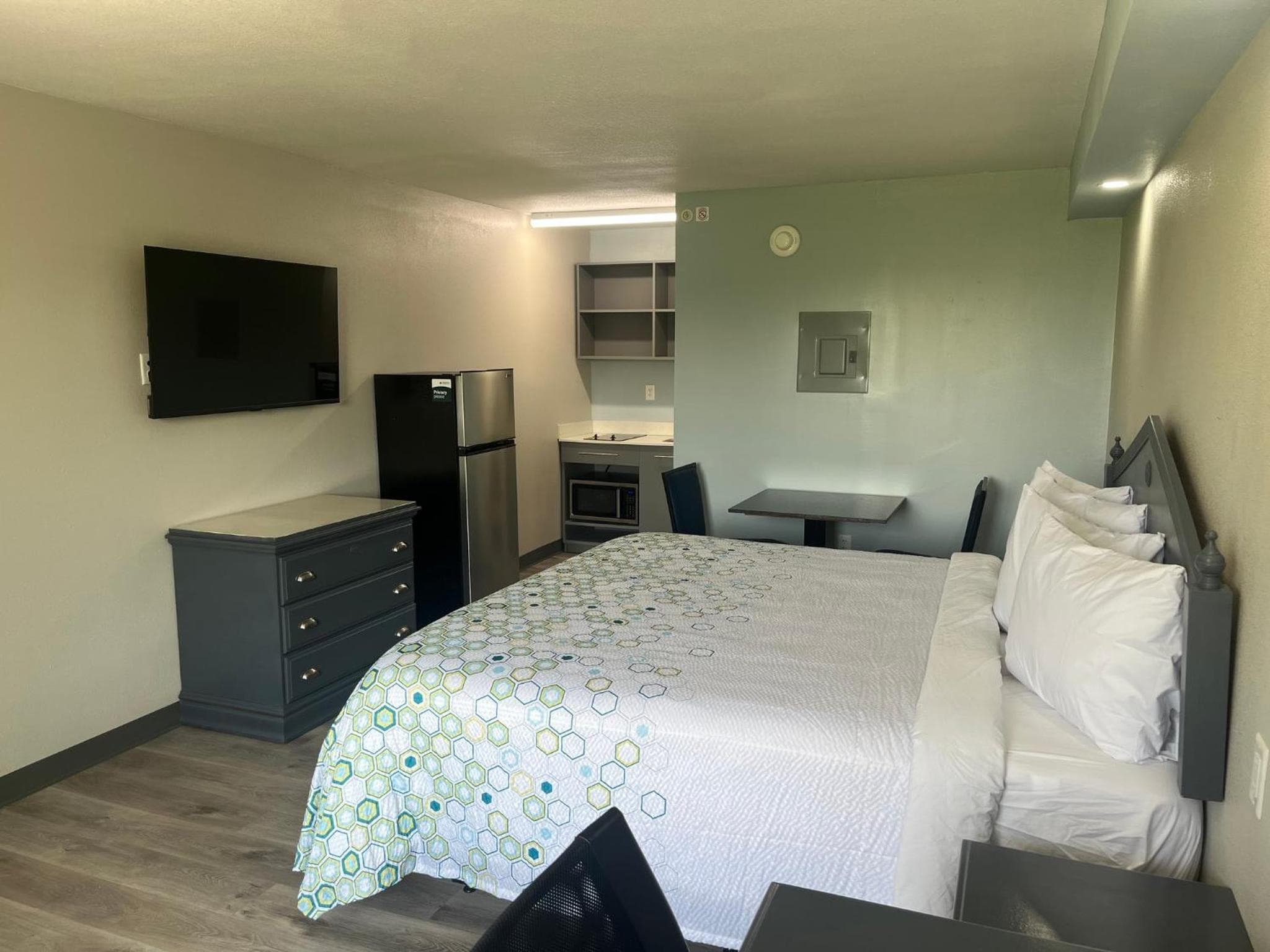 HomeTowne Suites Athens TN