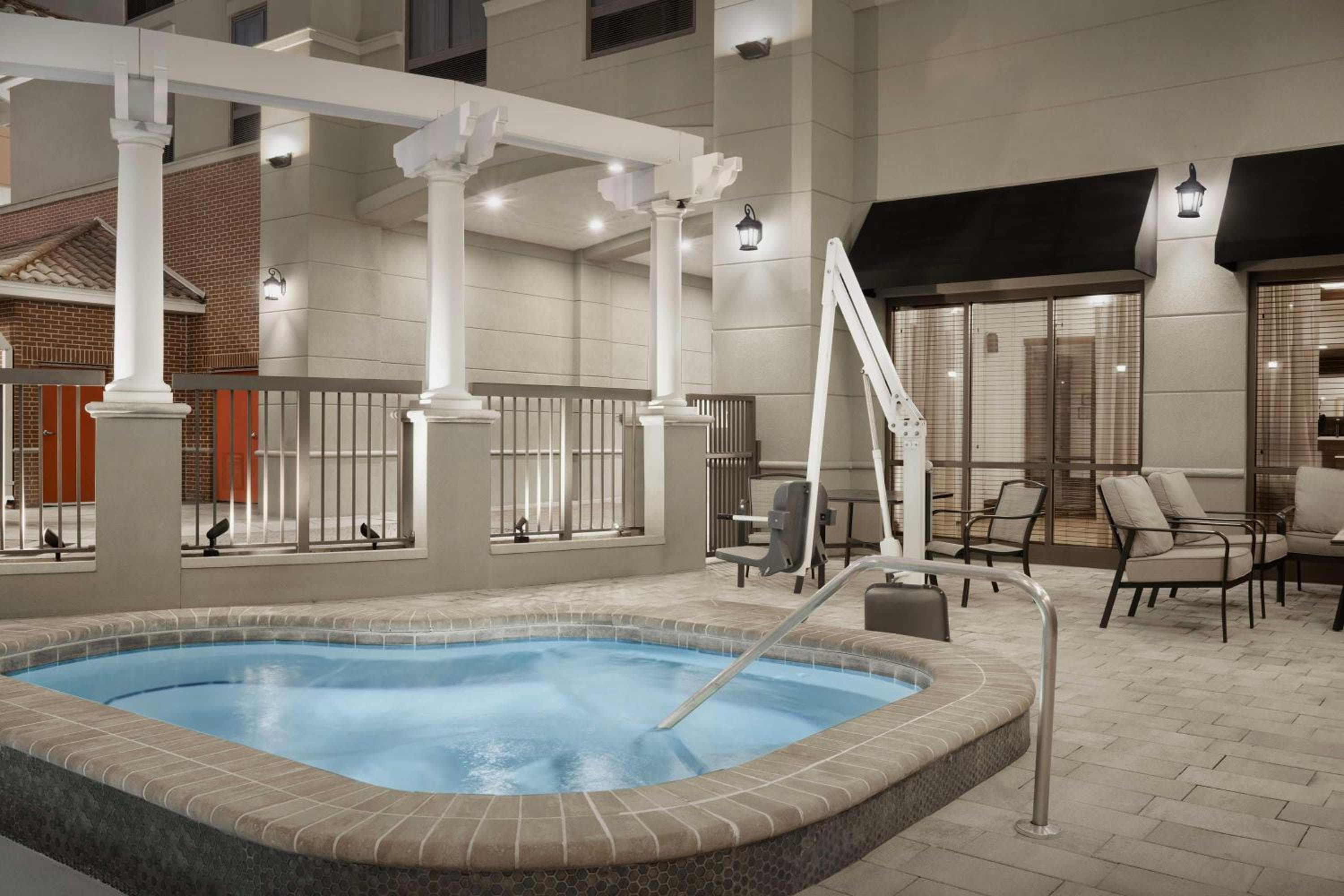 Homewood Suites by Hilton Jacksonville Downtown-Southbank