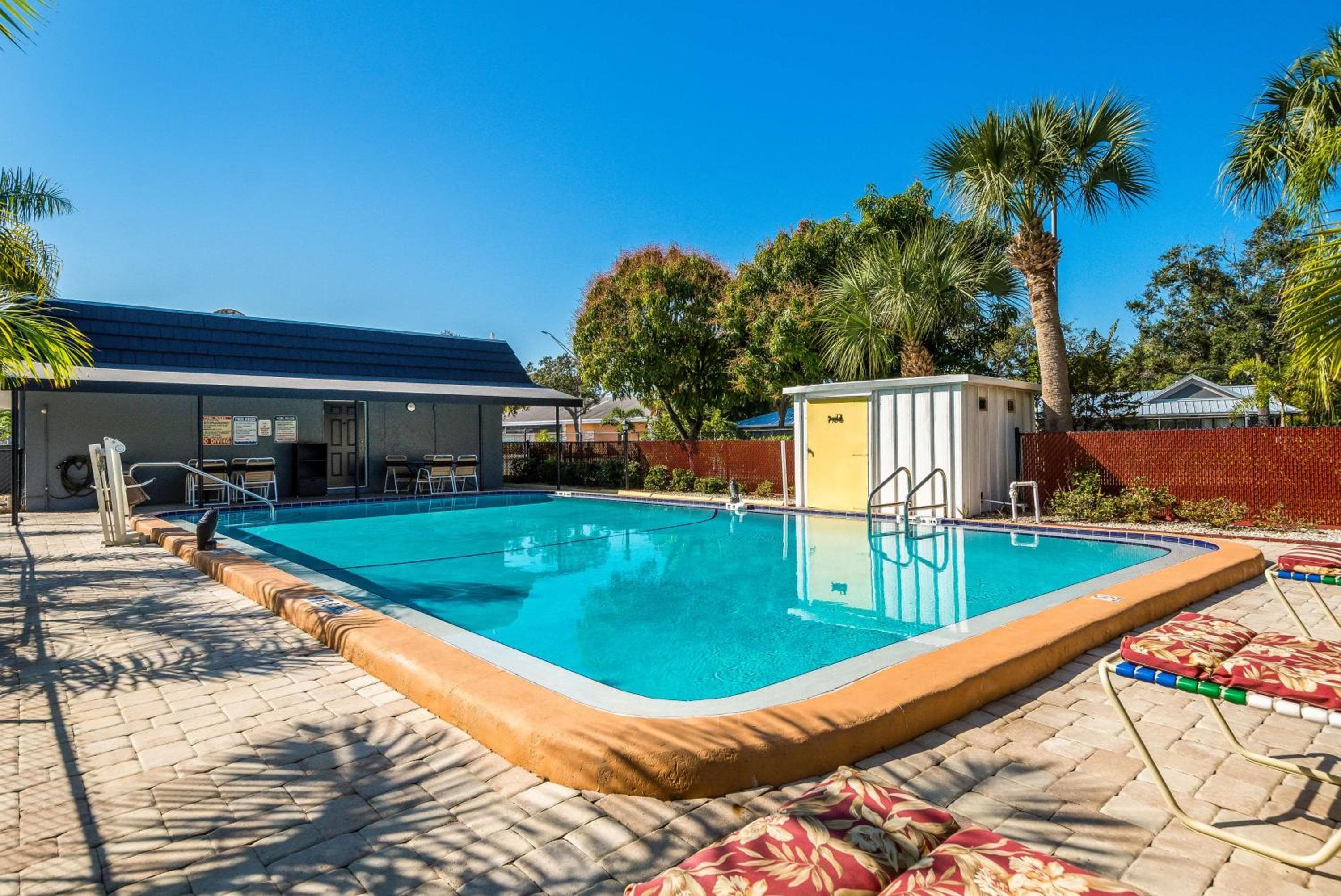 SureStay Hotel by Best Western Sarasota Lido Beach