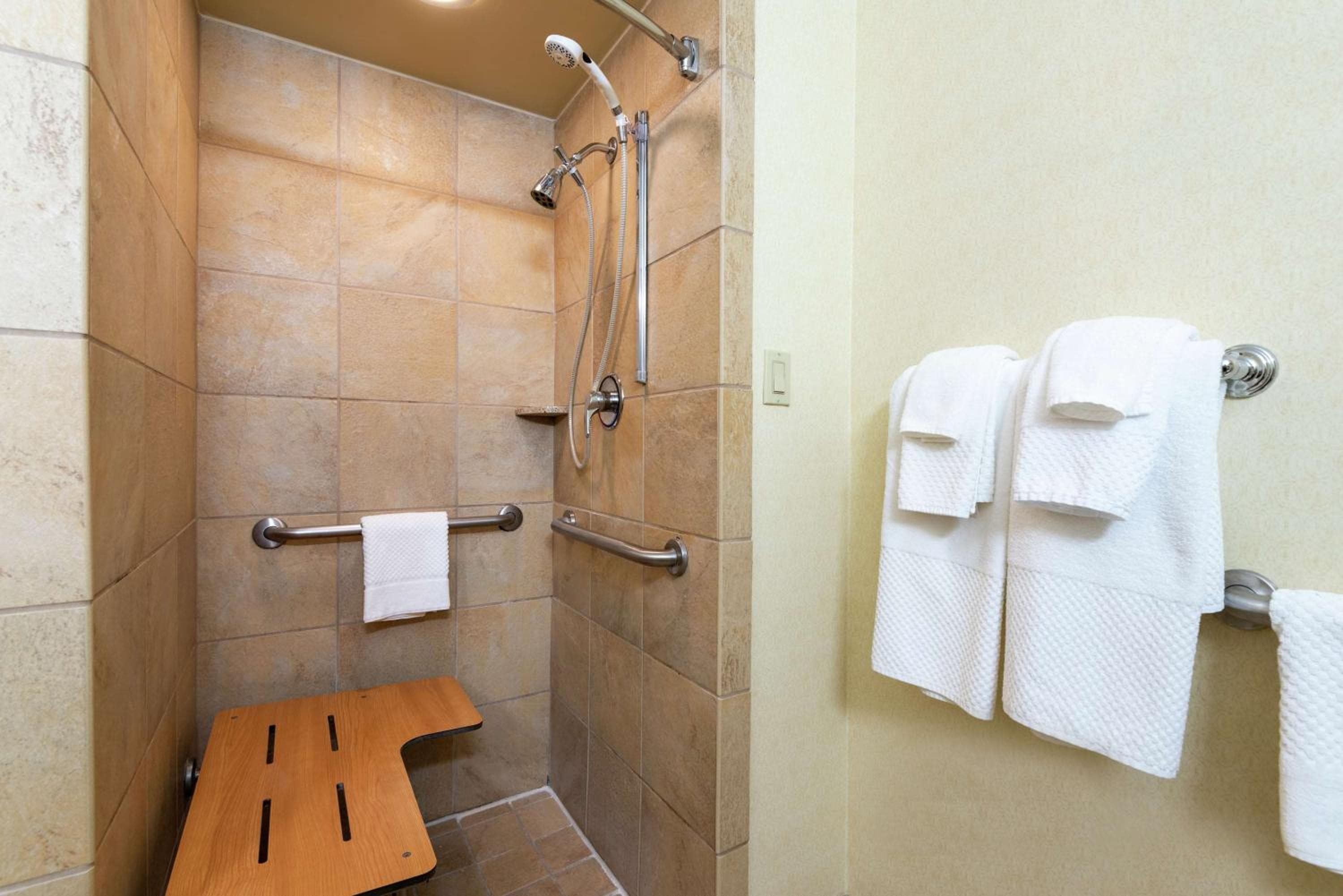 DoubleTree by Hilton Hotel Grand Rapids Airport