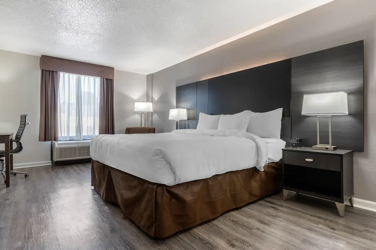 Econo Lodge at the University