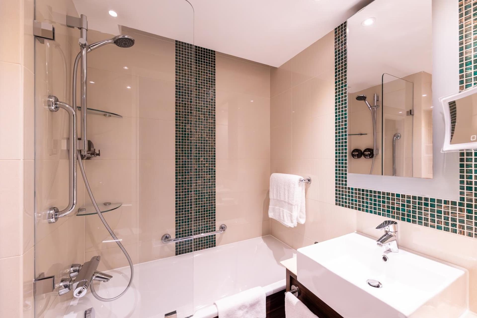100 Queen's Gate Hotel London Kensington, Curio Collection by Hilton