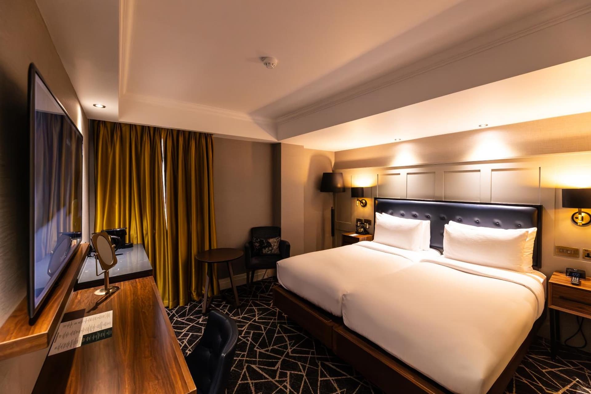 100 Queen's Gate Hotel London Kensington, Curio Collection by Hilton