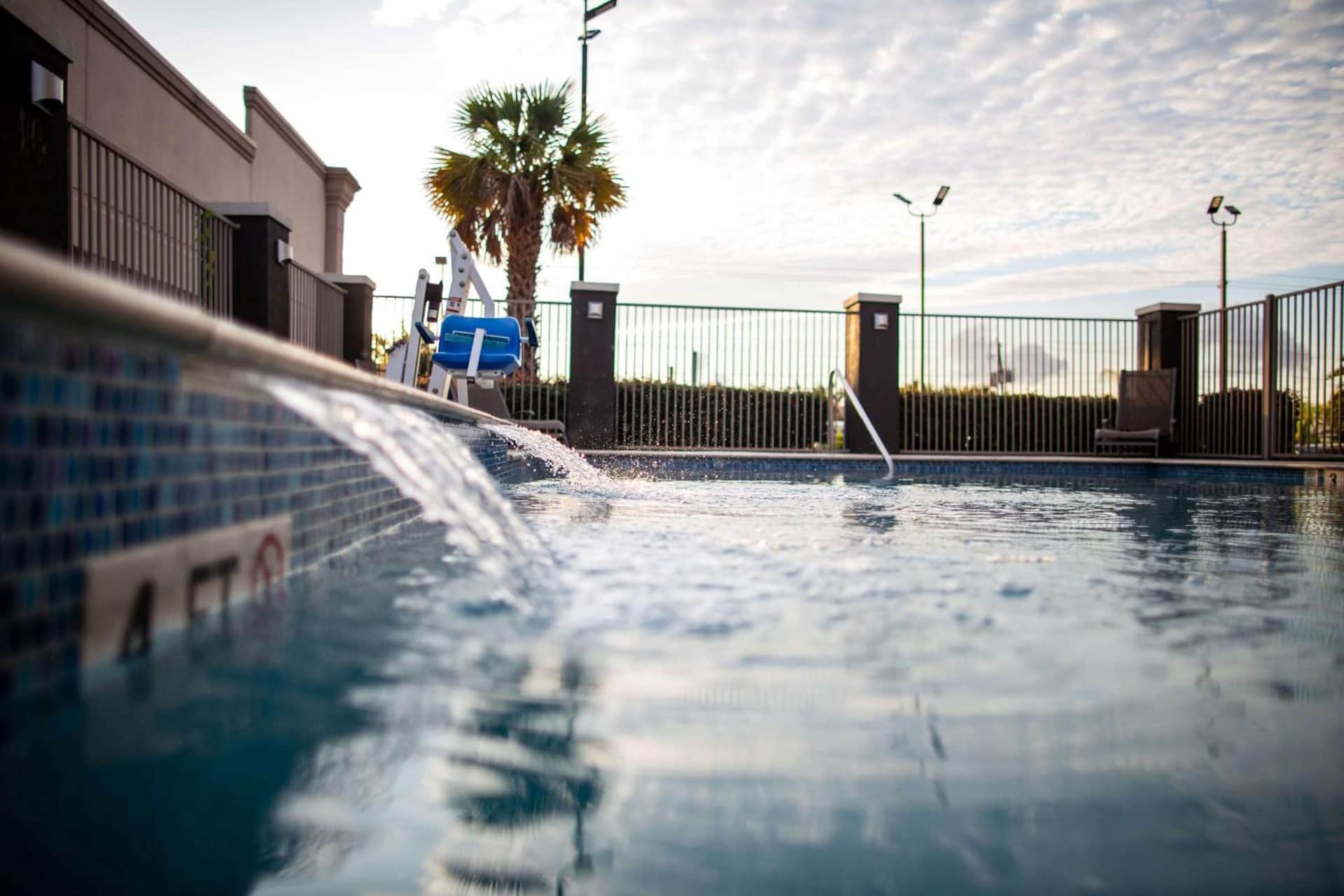La Quinta Inn & Suites by Wyndham Houston East at Normandy