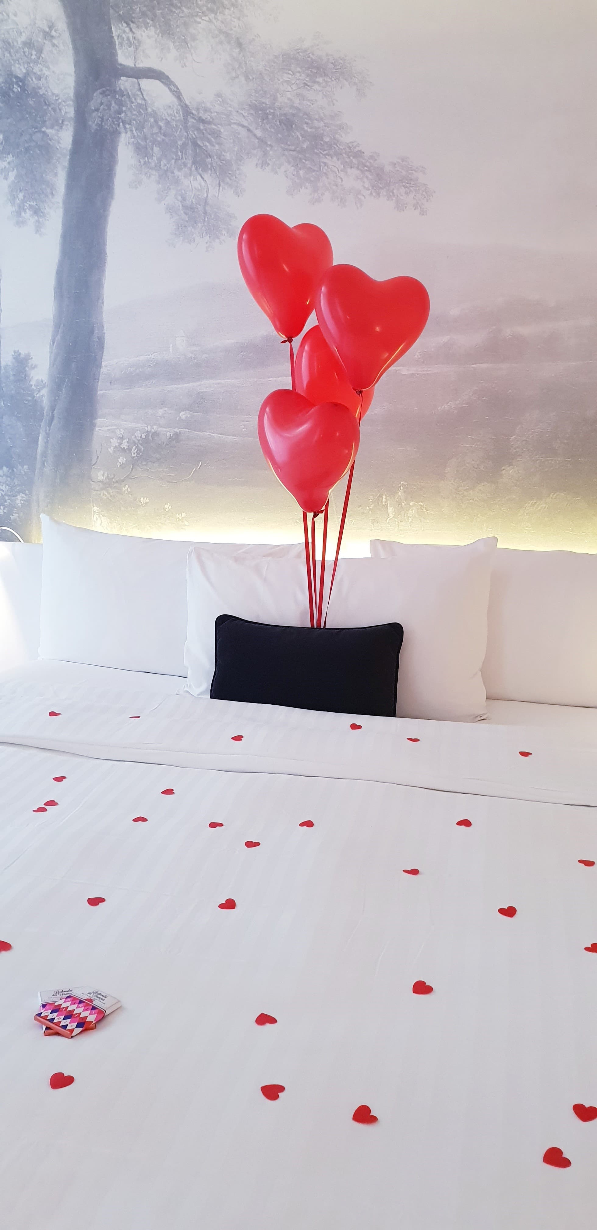 Renaissance Paris Nobel Tour Eiffel