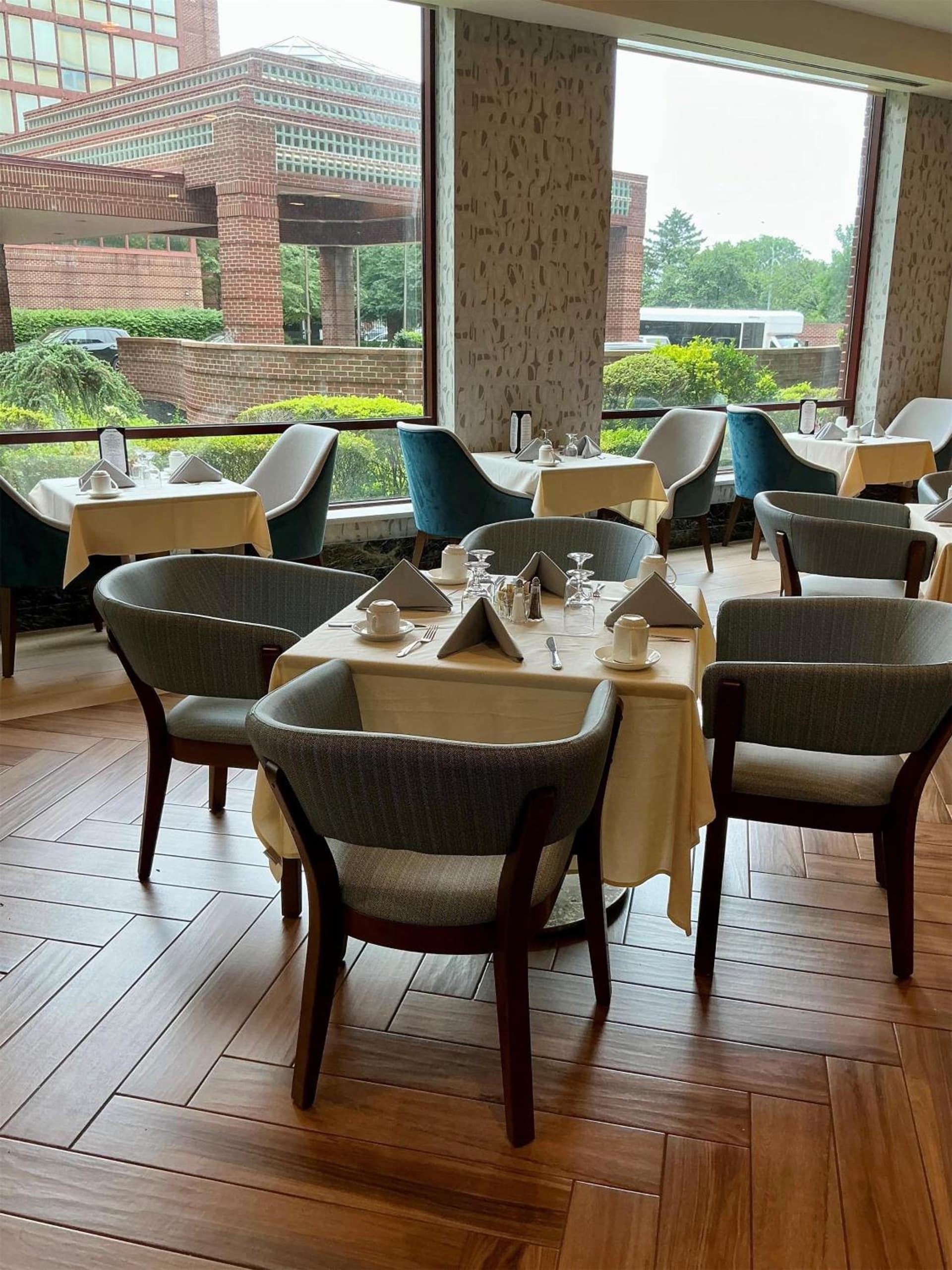 DoubleTree by Hilton New York LaGuardia