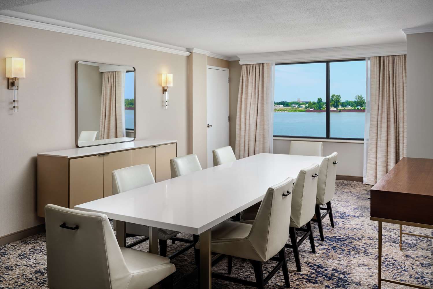 Hilton New Orleans Riverside